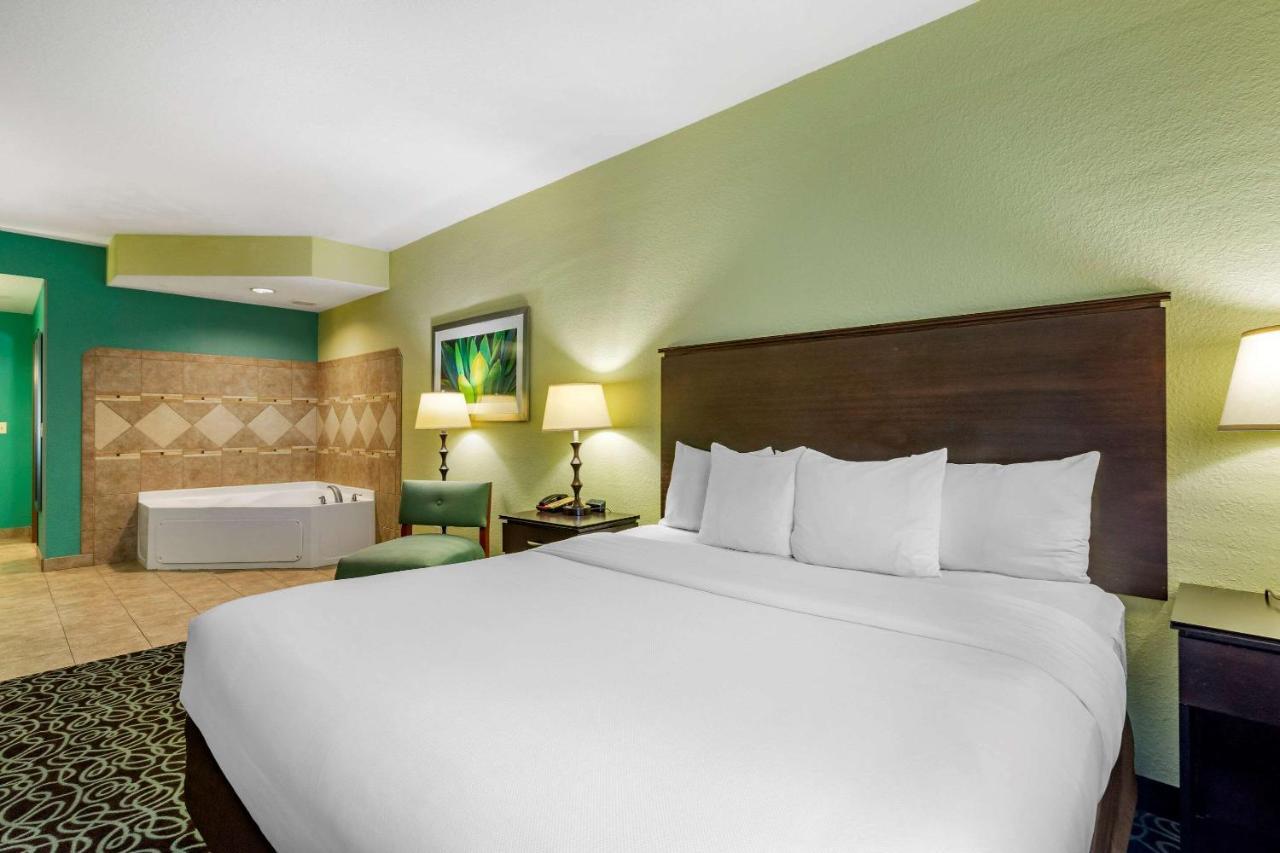 Hampton By Hilton Fairgrounds Casino 3*