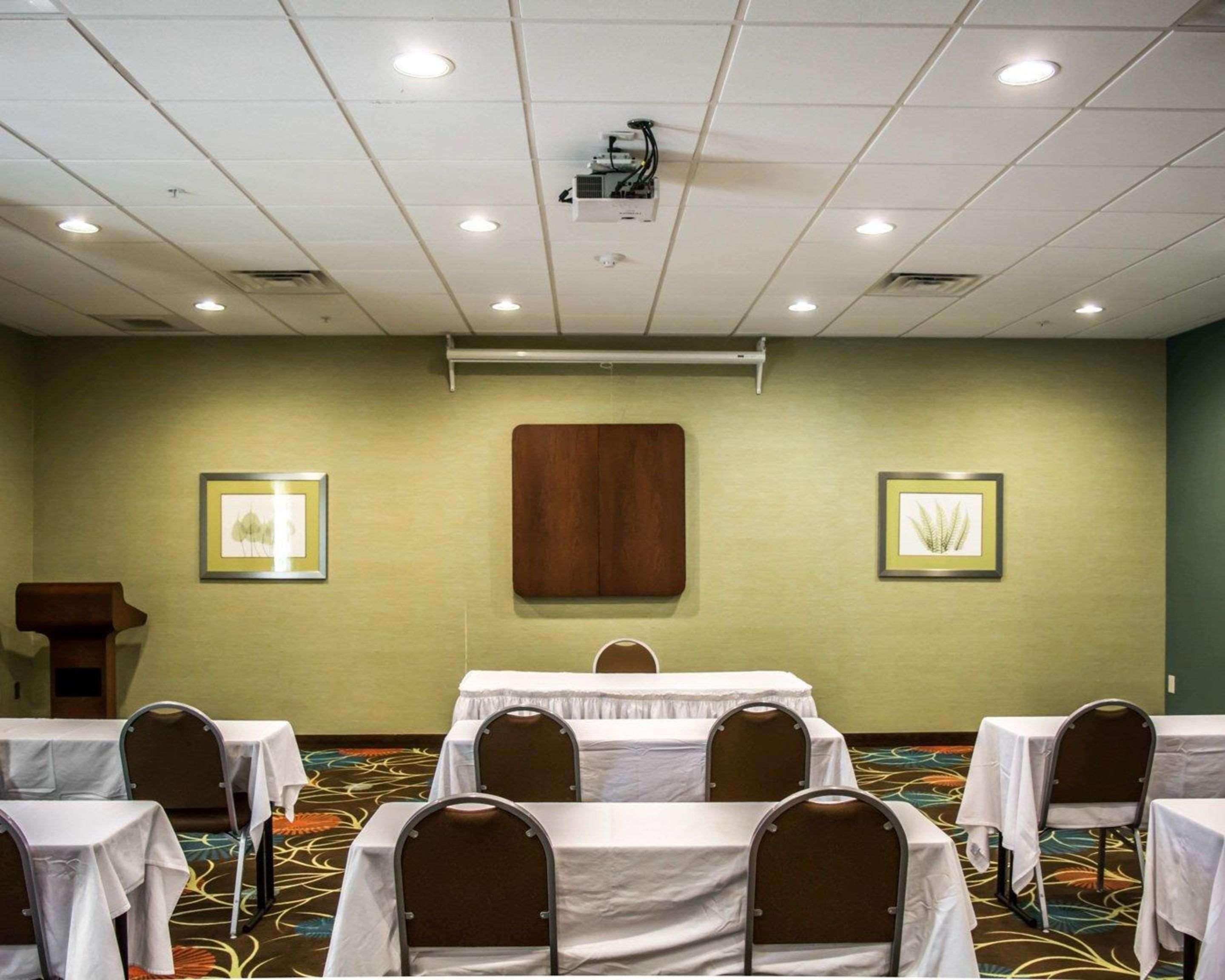Hampton By Hilton Fairgrounds Casino Hotel